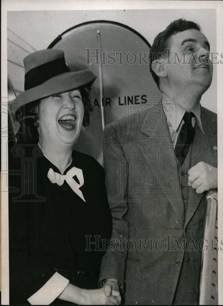 1940 Press Photo Blind pianist Alec Templeton & new bride Juliette Vaini - Historic Images