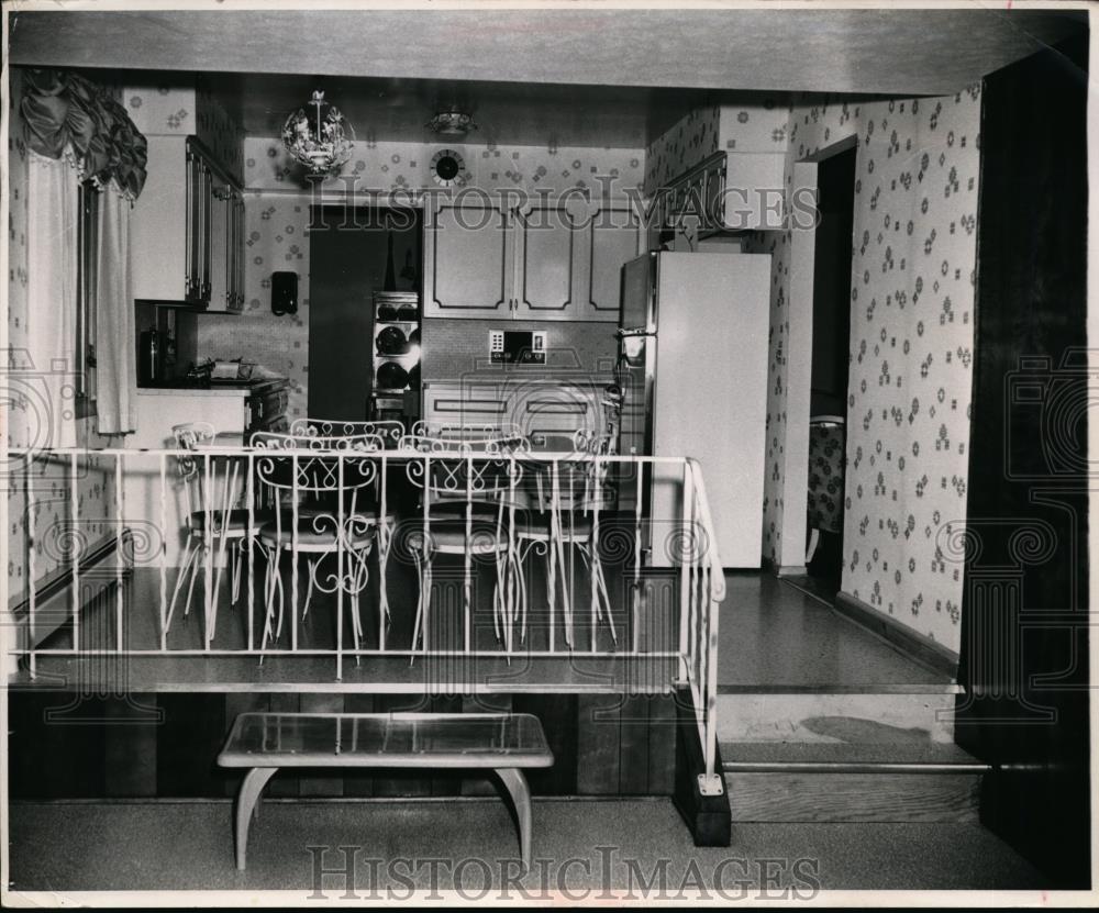 1966 Press Photo Kitchen of multi level home in Kenyon Woods Development - Historic Images