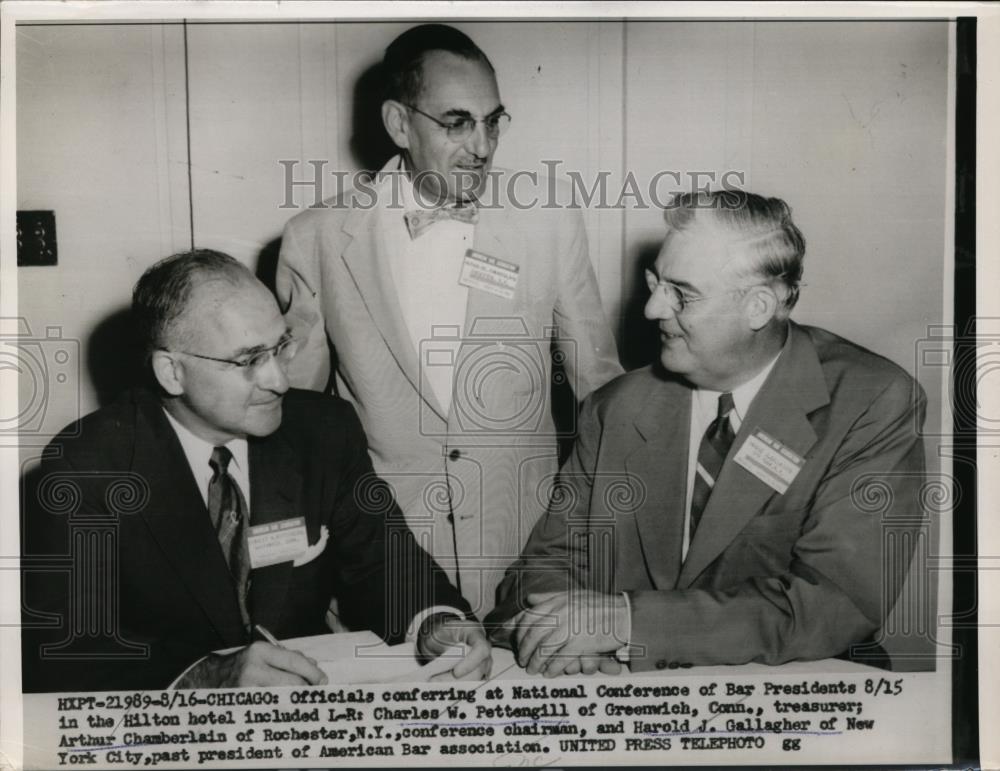 1954 Press Photo Officials conferring at National Conference of Bar Presidents - Historic Images