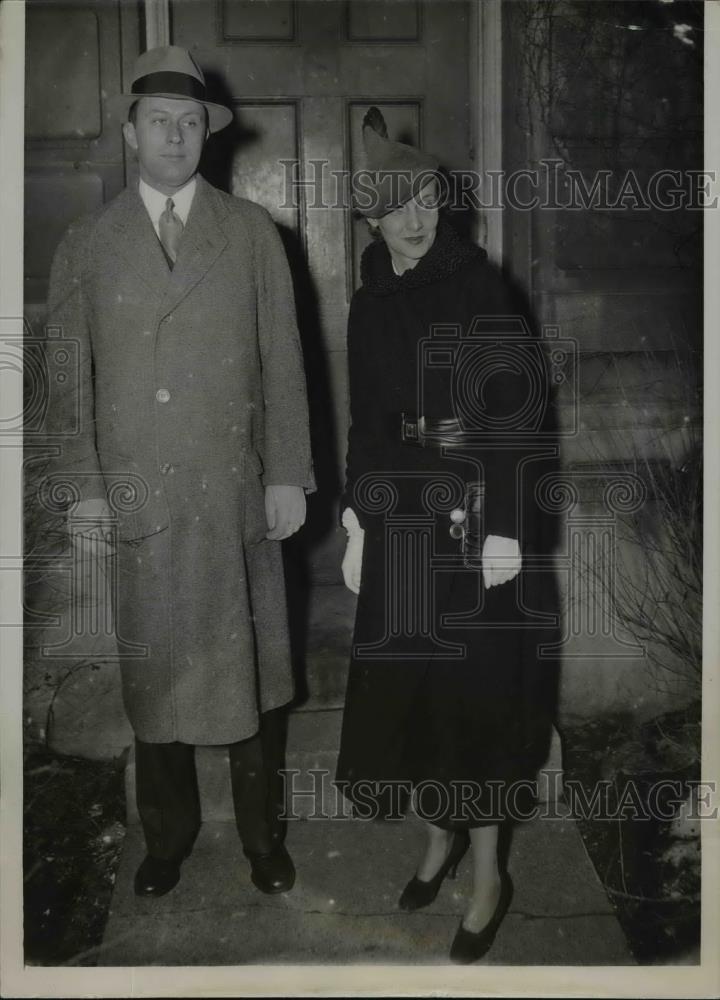 1936 Press Photo Helen Dawes of Chicago engage to Louise F Watermulder - Historic Images