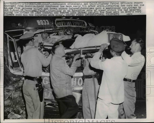1962 Press Photo Rescuers Remove The Passenger From The Wrecked Bus - nee96118 - Historic Images