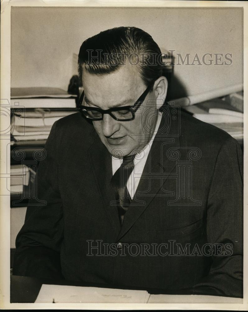 1965 Press Photo Doctor Of Mental Hygiene Martin Janis - nee93861 - Historic Images