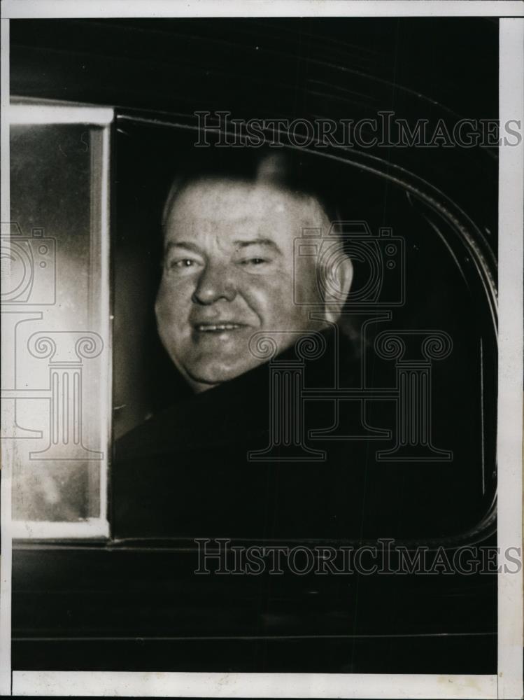 1935 Press Photo Ex-President Herbert Hoover At Grande Central Station, NYC - Historic Images