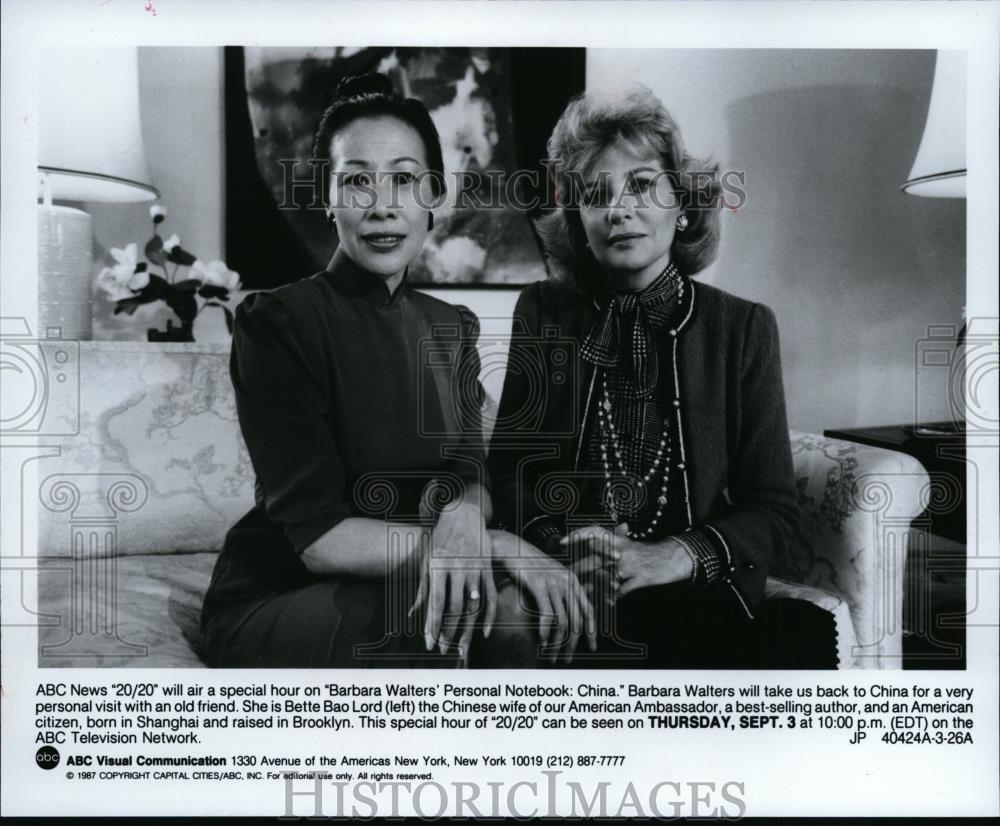 1989 Press Photo Bette Bao Lord Chinese Wife of Ambassador with Barbara Walters - Historic Images
