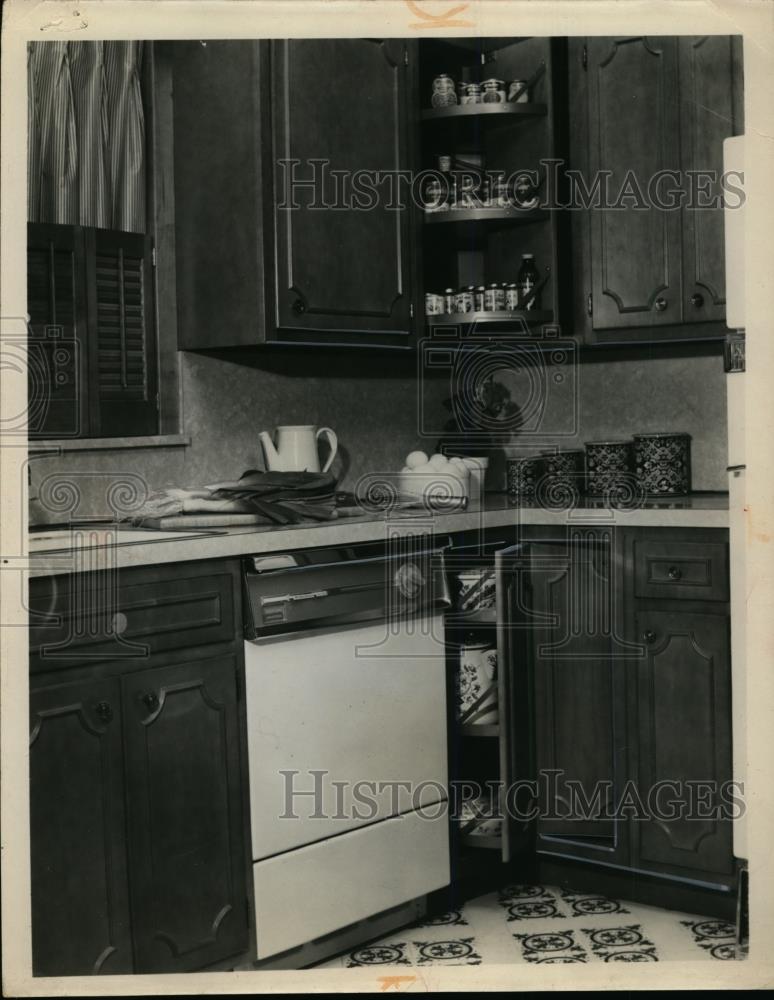 1962 Press Photo Lazy Susans specialty in Whitehall Kitchens - nee94276 - Historic Images