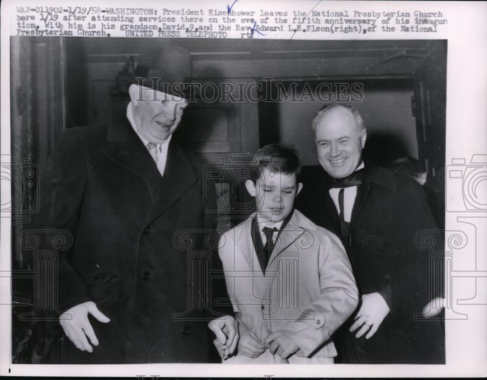 1958 Press Photo President Eisenhower Leaves The Church With His Grandson - Historic Images