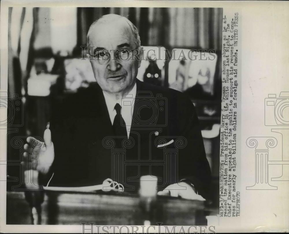 1952 Press Photo President Harry Truman As He Address The Nation From His Office - Historic Images