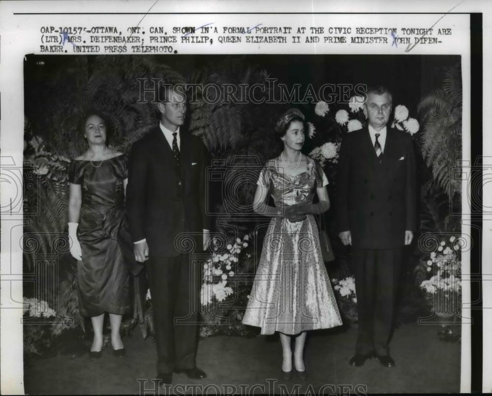 1957 Press Photo Queen Elizabeth II and Canadian Prime Minister John Diffenbaker - Historic Images
