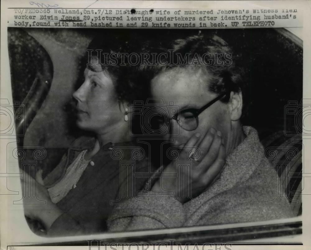 1957 Press Photo Edwin Jones After Identifying The Victim&#39;s Body - nee96267 - Historic Images