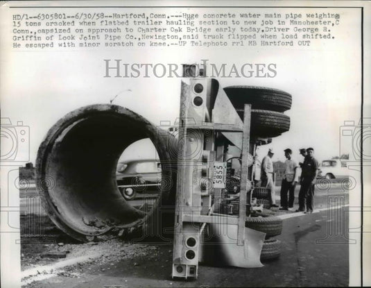 1958 Press Photo Driver George Griffin said load shifted on truck - nee93582 - Historic Images