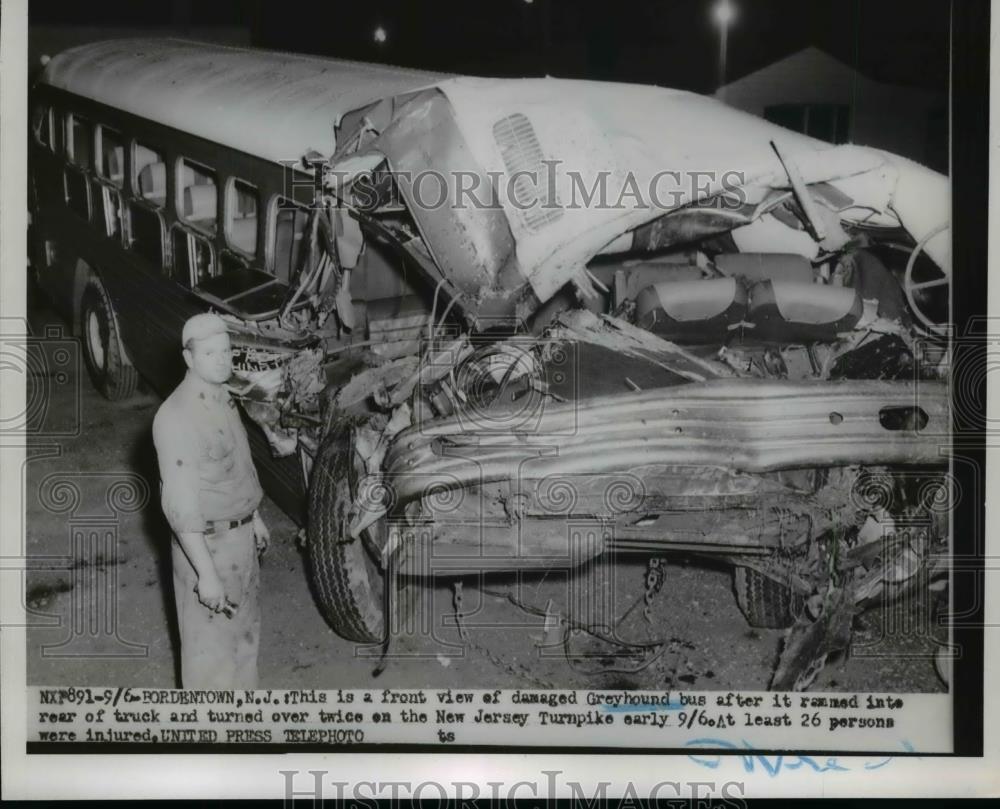 1952 Press Photo Wreckage of Greyhound Bus turned over N.J. Turnpike - Historic Images