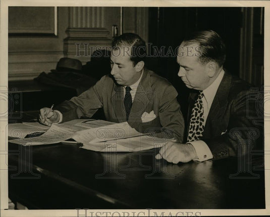 1944 Press Photo George Monaghan And Harrison Steinberg Shown At Hearing - Historic Images