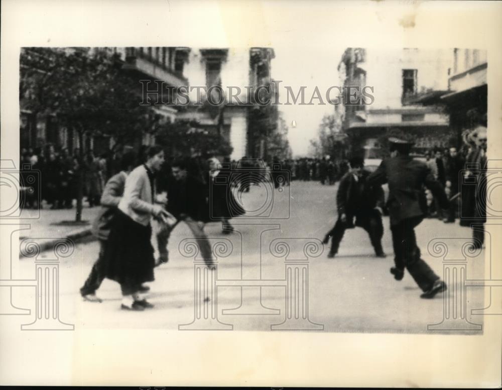 1956 Press Photo Greek students riot during Anti-British demonstration in Athens - Historic Images