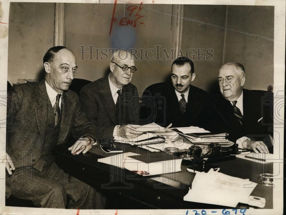 1937 Press Photo Members of Federal Trade Commission meet in Washington DC - Historic Images