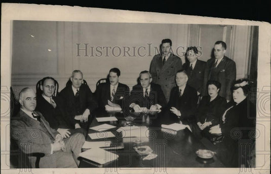 1946 Press Photo Representatives of Long Lines Telephone Workers Union - Historic Images