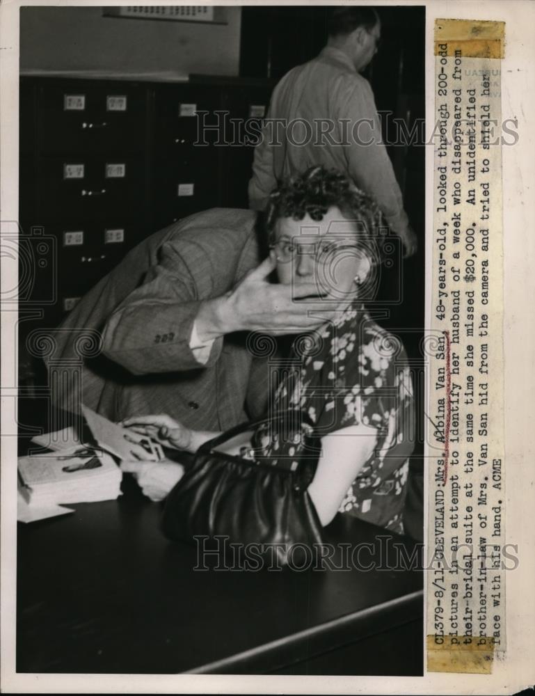 1948 Press Photo Mrs. Albina Van San looking for missing husband - nef00055 - Historic Images