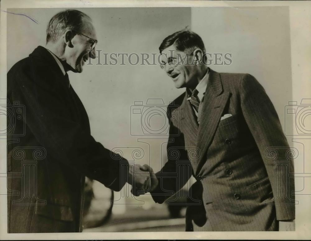 1944 Press Photo Kenneth S.Patton U.S Minister in New Zealand arrive in Auckland - Historic Images