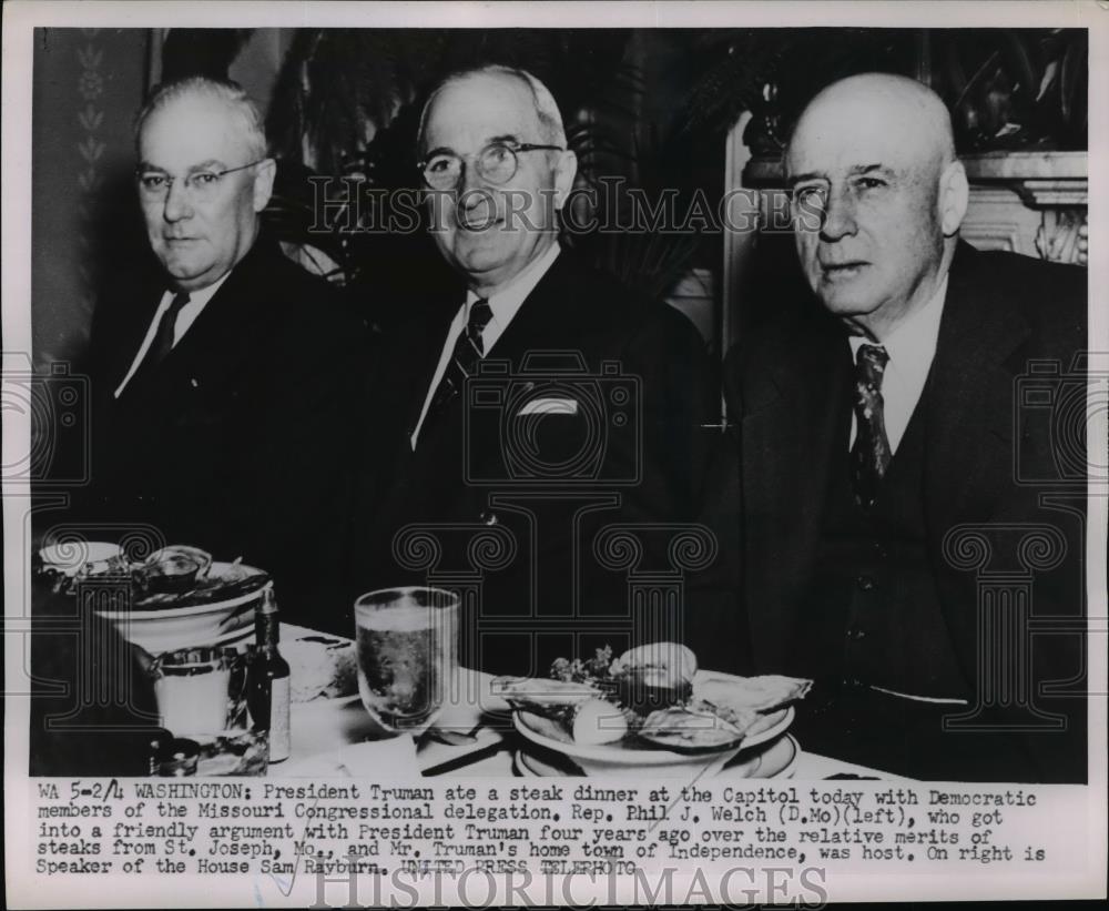 1952 Press Photo President Truman With Phil Welch And Sam Rayburn - Historic Images