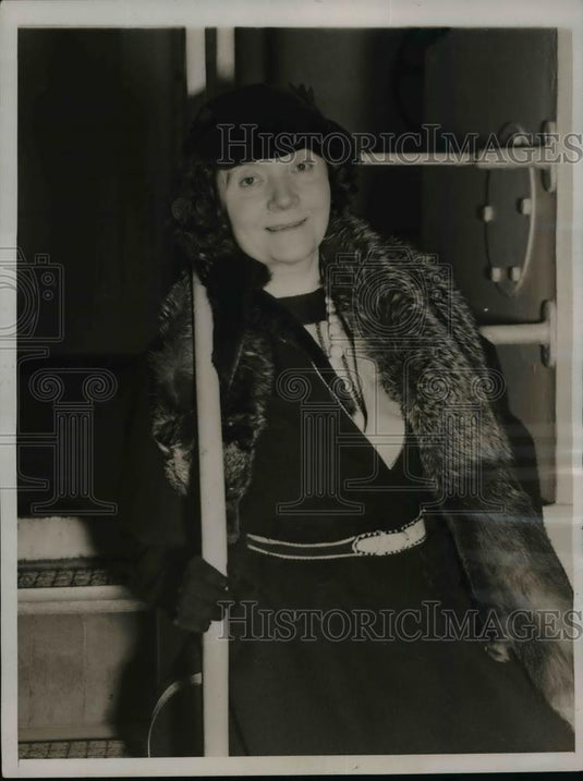 1937 Press Photo Lady Mabel Bunn Going To Stage Pageant Of Mozart's Life - Historic Images