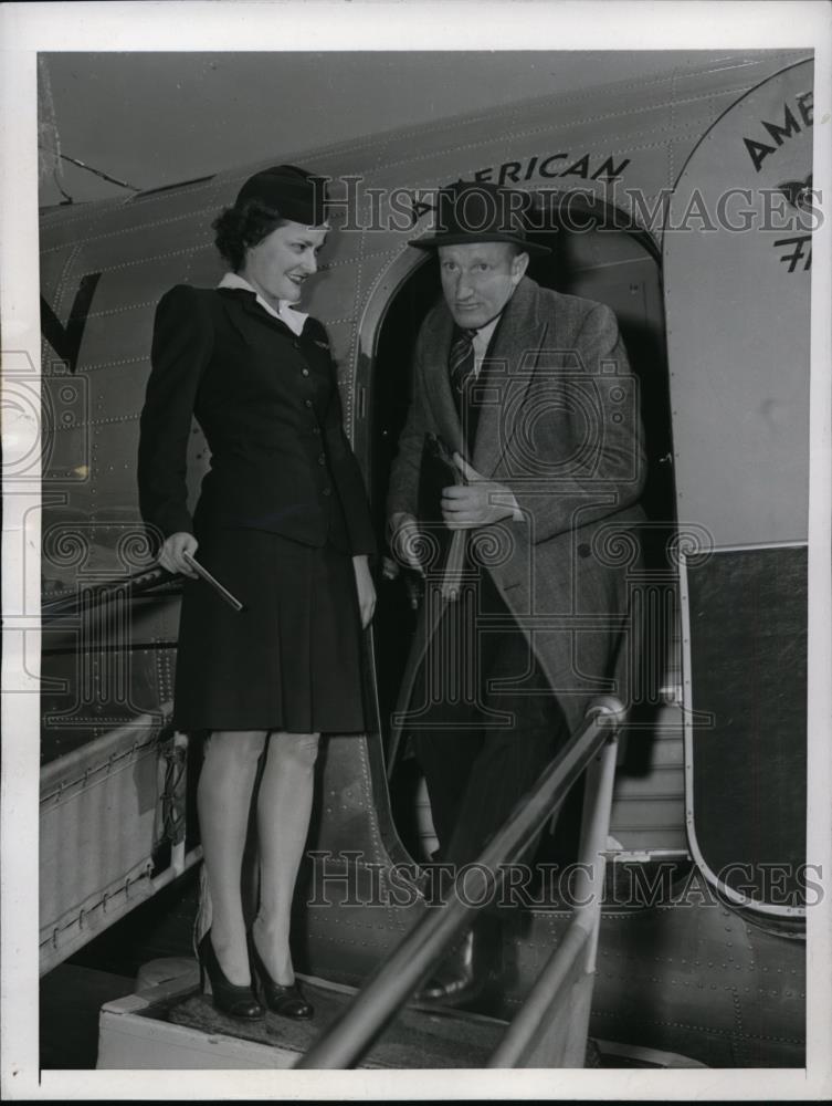 1944 Press Photo E.W. Thorpe Australian Secretary Of War Arriving In Washington - Historic Images