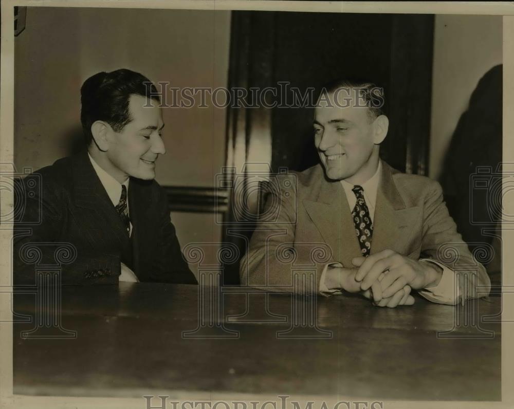 1938 Press Photo Arthur Chalmers talks with his lawyer Henry Simon - nef01795 - Historic Images