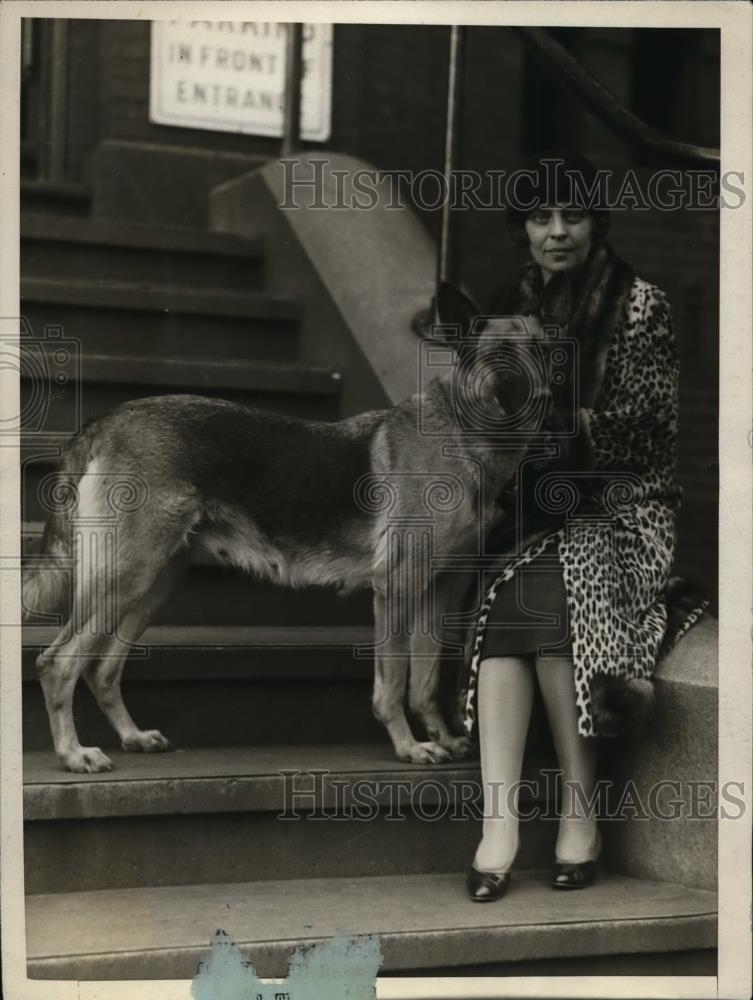 1926 Press Photo Mrs. Hanna With Her Dog Champion Anni von Geyersberg - Historic Images