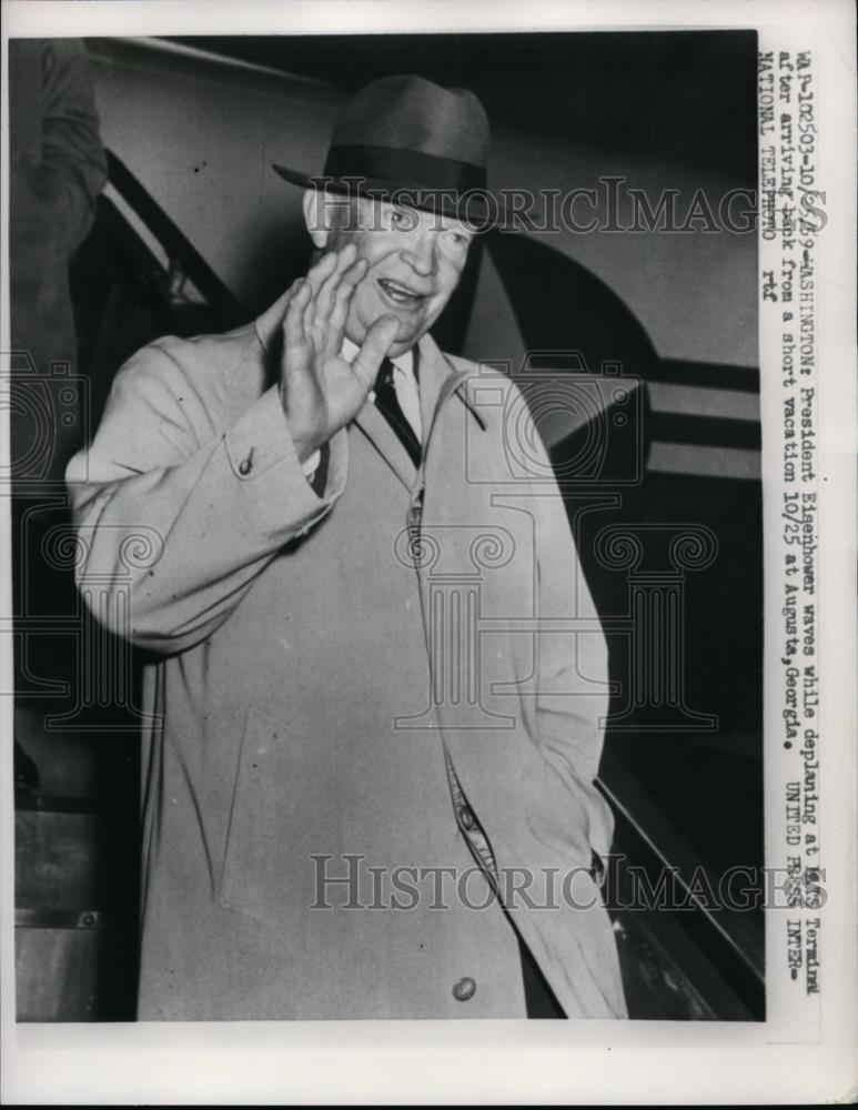 1959 Press Photo President Eisenhower waves while deplaning - nef01034 - Historic Images