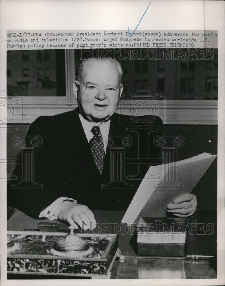1952 Press Photo Pres.Herbert Hoover addresses the nations on Radio & Television - Historic Images