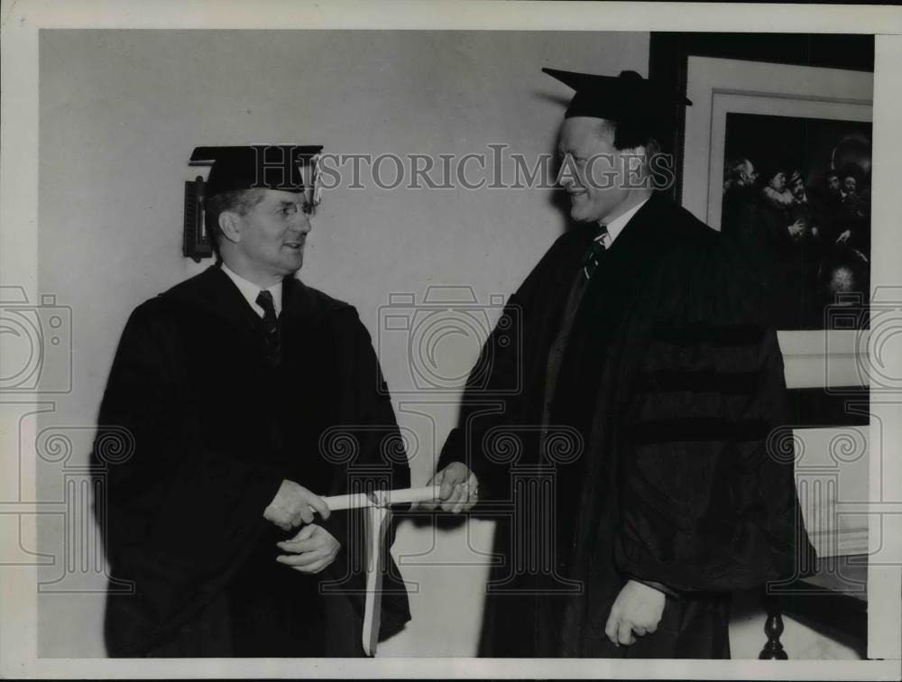 1937 Press Photo Dr. Charles Beury And Henry Toll At Midyear Commencement - Historic Images