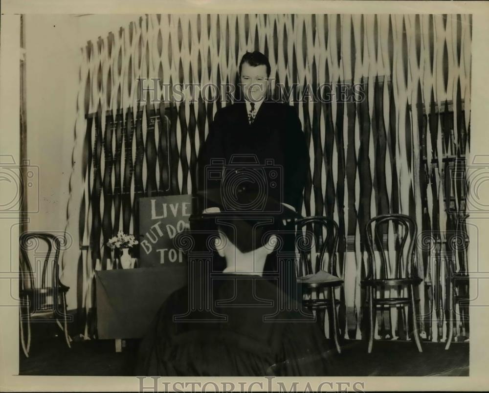 1948 Press Photo Warren Morrell delivers commencement address - nef01681 - Historic Images