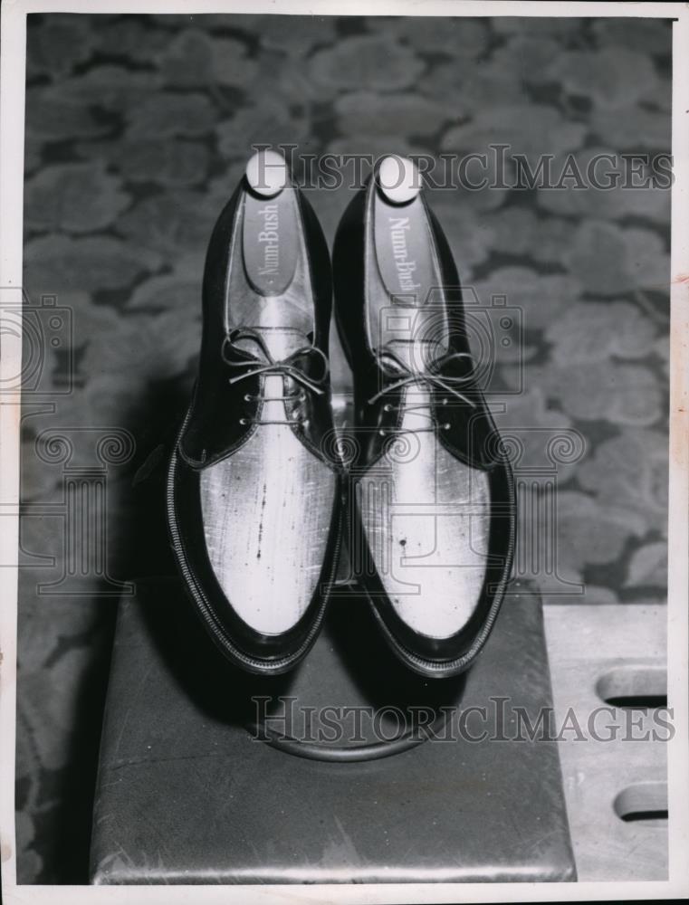 1958 Press Photo Nunn-Bush Three eyelet black calf with shanting insert - Historic Images