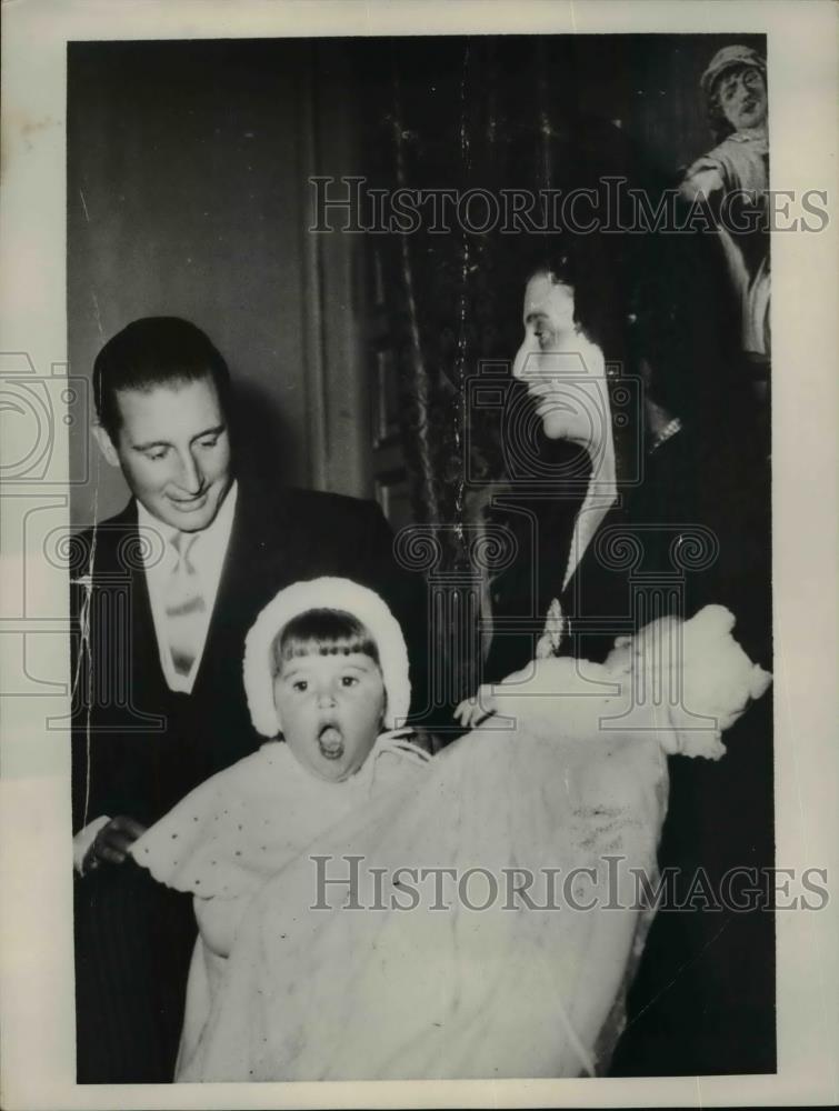 1952 Press Photo Senora Carmen Polo de Franco and Infant Granddaughter - Historic Images