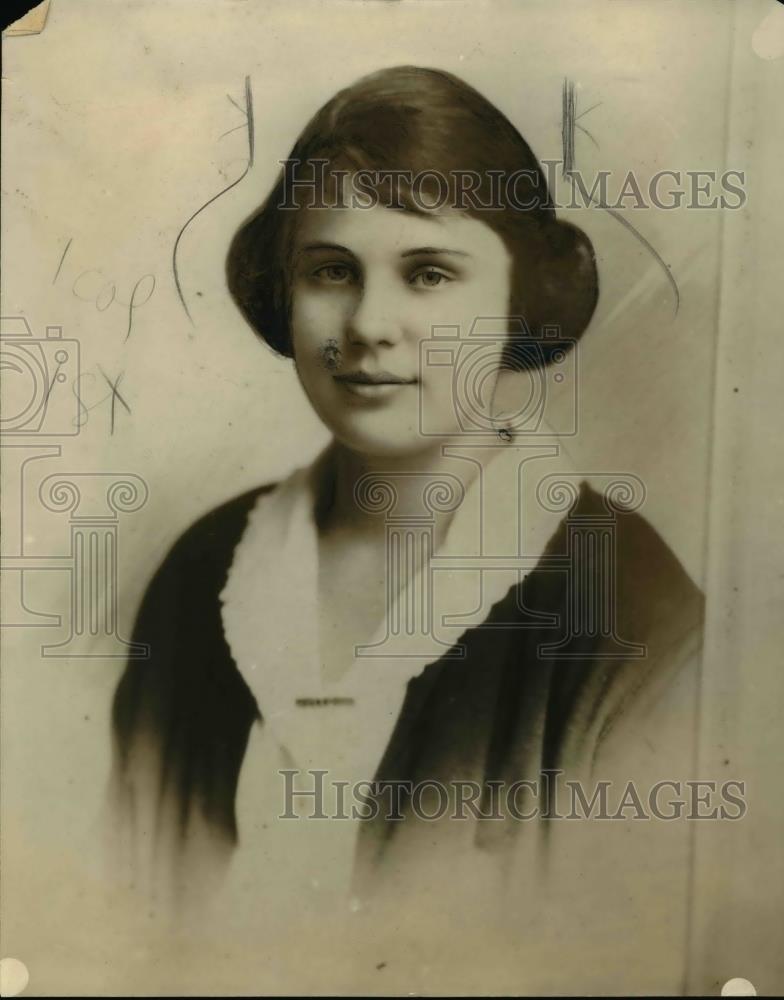 1921 Press Photo Portrait Of Mildred James - nee95988 - Historic Images
