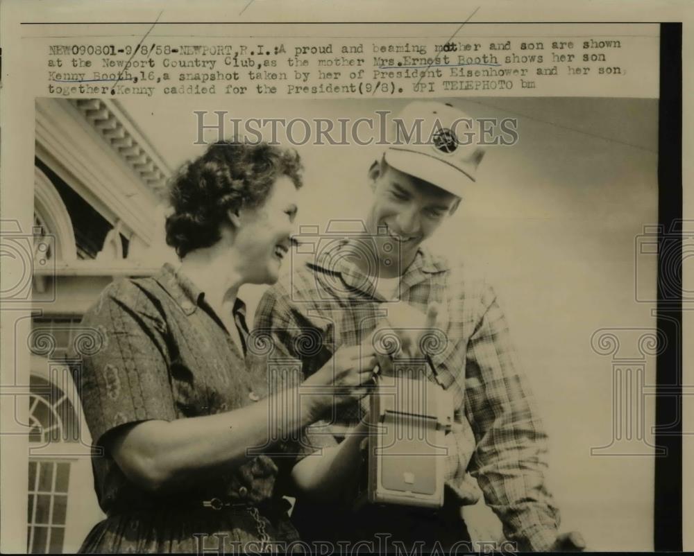 1958 Press Photo Mrs Ernest Booth shows son Kenny picture of him with President - Historic Images