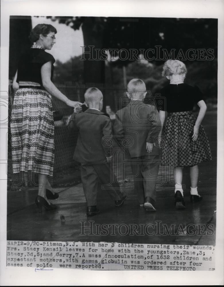 1954 Press Photo Stacy Kensil &amp; 3 Children After Receiving Polio Vaccinations - Historic Images