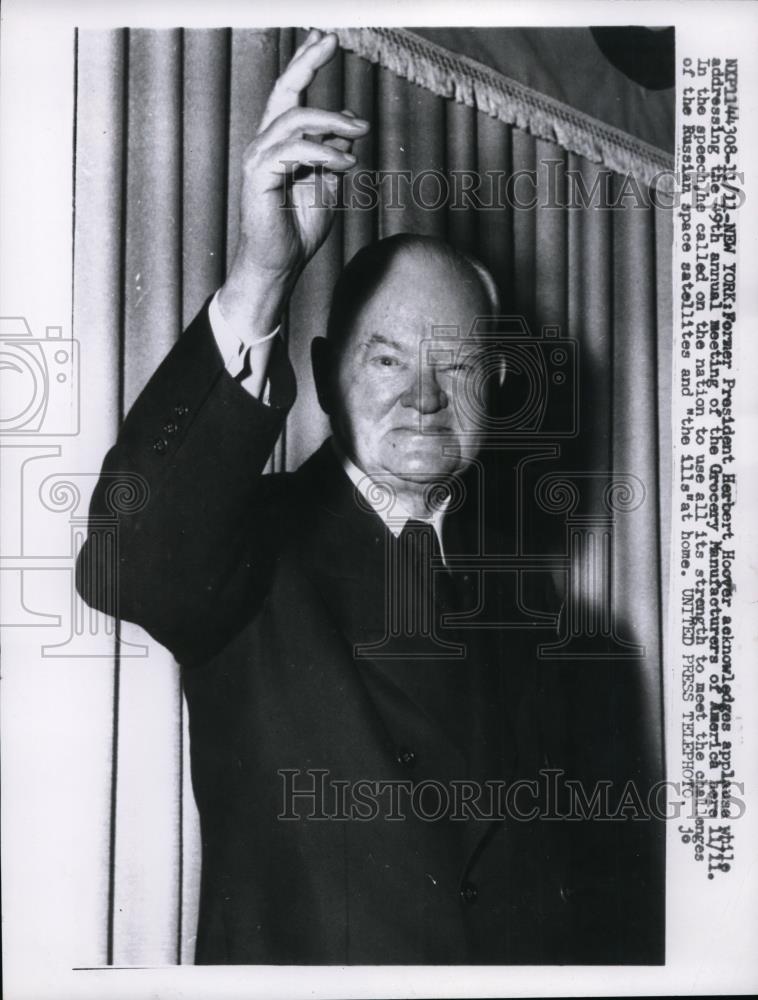 1957 Press Photo Pres. Herbert Hoover acknowledges applause while addressing - Historic Images