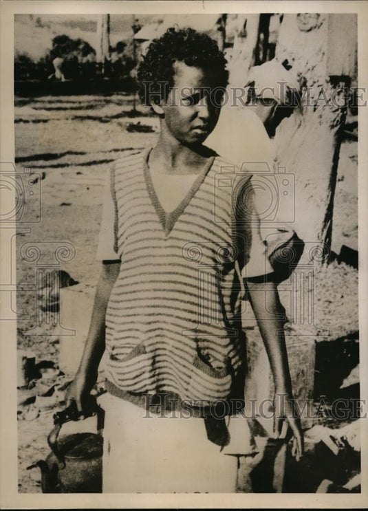 1936 Press Photo Toto Is The Mascot Of The British Ambulance Staff In Ethiopia - Historic Images