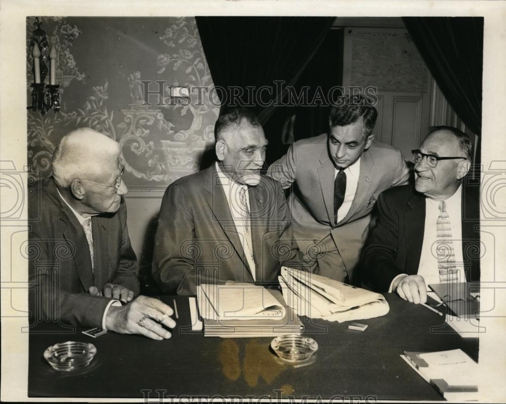 1957 Press Photo Meeting of the AFL-CIo Executive Council at Chicago - Historic Images