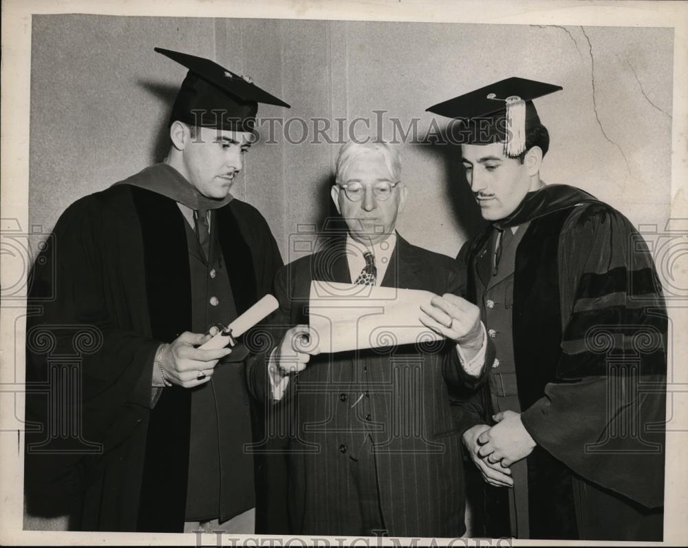 1946 Press Photo Capt. John Godfrey, Dr. Robert McClure, and Capt. Don Gentile - Historic Images