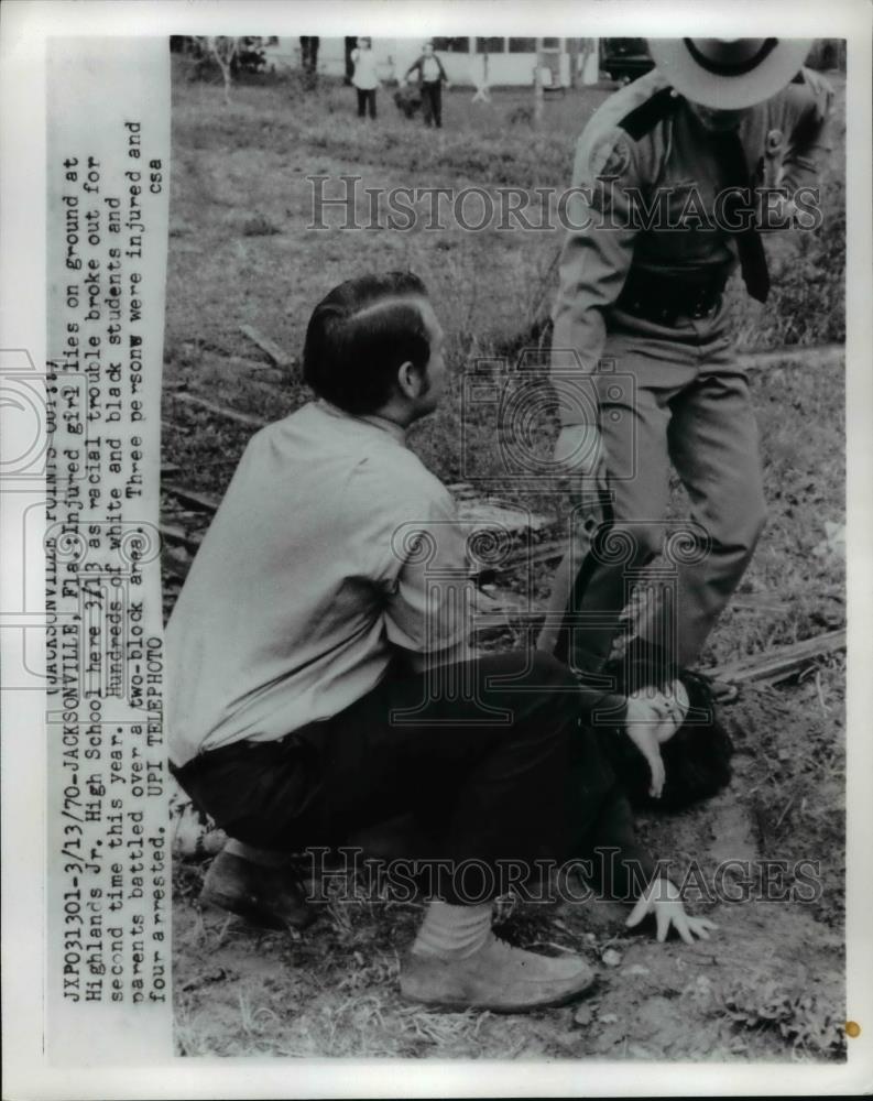 1970 Press Photo Injured Girl Liens On Ground At Highlands Jr. High School - Historic Images
