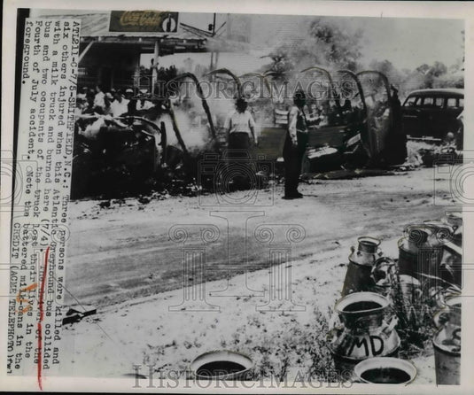 1949 Press Photo Atlantic Greyhound bus collided with a milk truck and burned - Historic Images