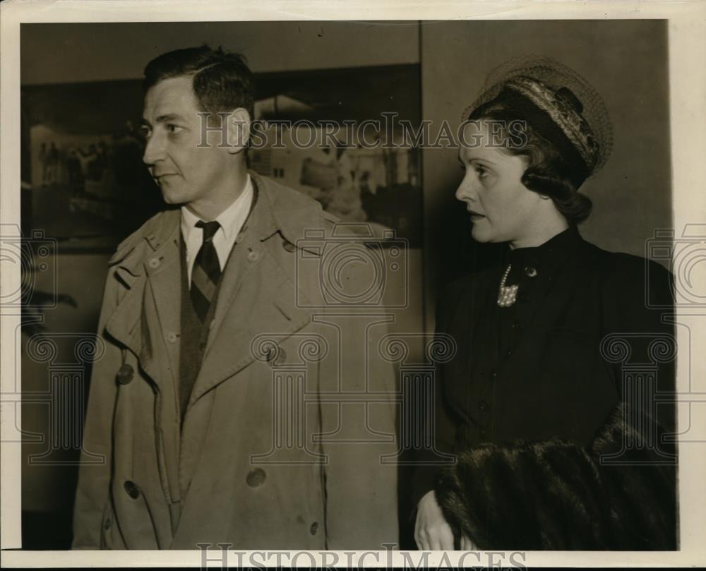 1944 Press Photo Mr. and Mrs. Hervey J. Taylor - nee94180 - Historic Images