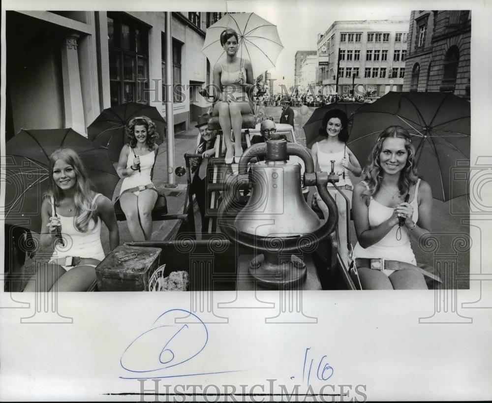 1972 Press Photo Portland Rose Festival - Merrykhana Parade - Historic Images