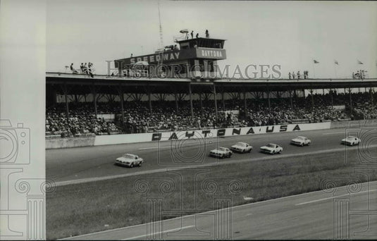1980 Press Photo Daytona 500 at Daytona International Speedway in Florida - Historic Images