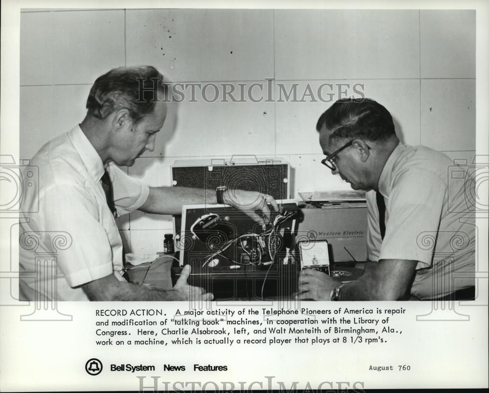 1971 Press Photo Charlie Alsobrook and Walt Monteith of Birmingham Ala - Historic Images