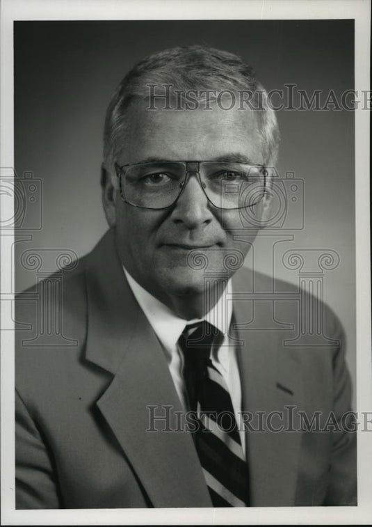 1993 Press Photo Dave Buckel, Dir Broadcast Services William Silverman & Co - Historic Images