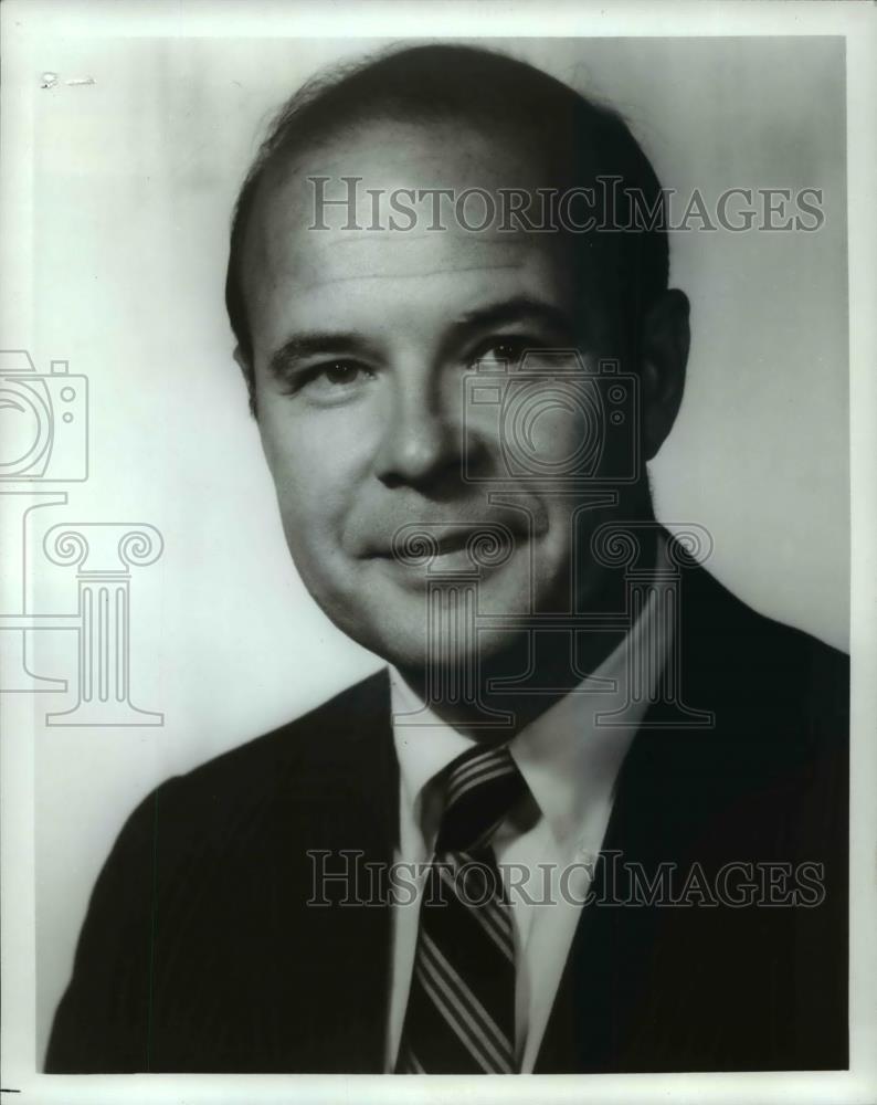 1991 Press Photo Ray J. Groves, Ernst, Former Clevelander  - cvb67363 - Historic Images