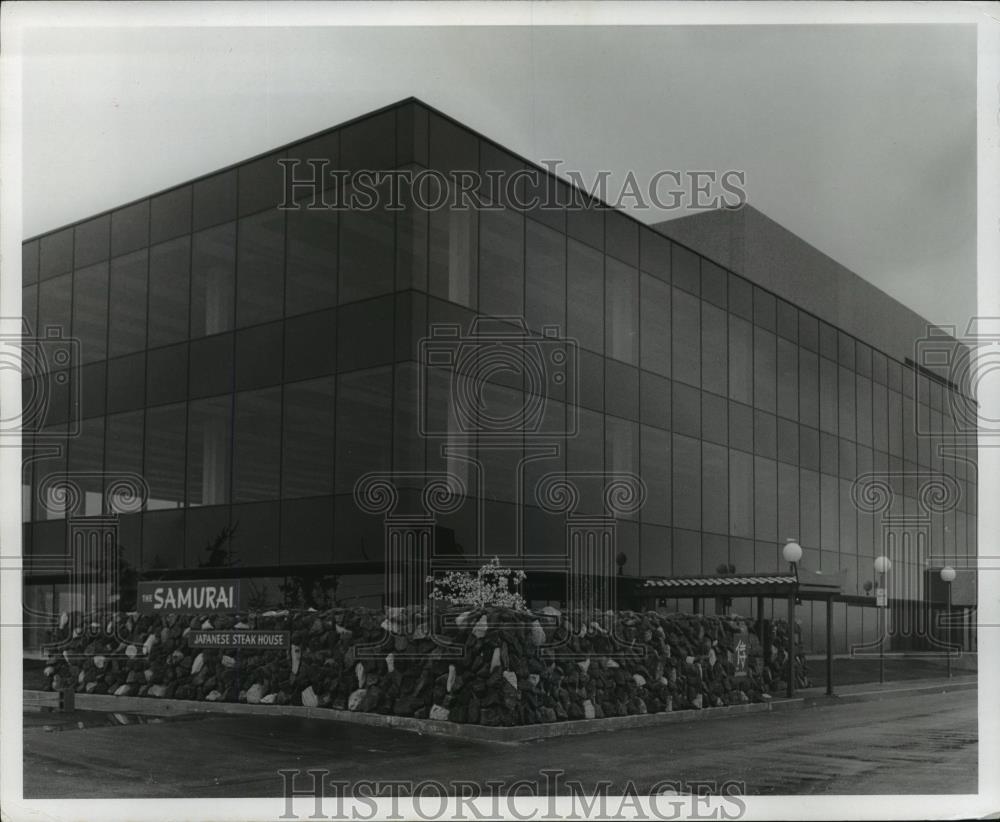 1974 Press Photo Samurai Japanese Steak House-exterior on very wet foggy day - Historic Images