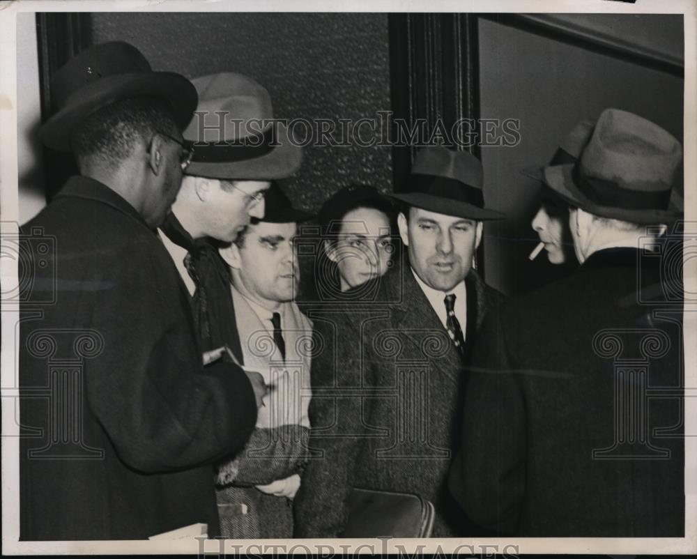 1946 Press Photo New York James P. McAllister talks to reporters NYC. - Historic Images