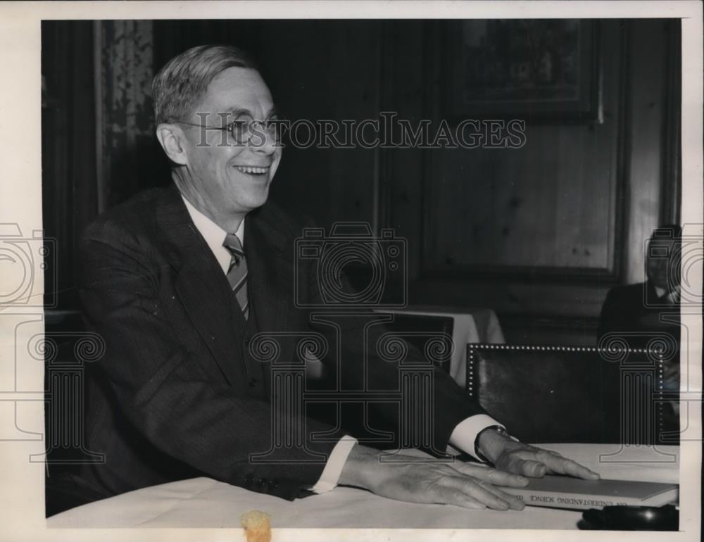 1947 Press Photo New York Harvard pres. Dr. James Conant at the Yale Club NYC - Historic Images